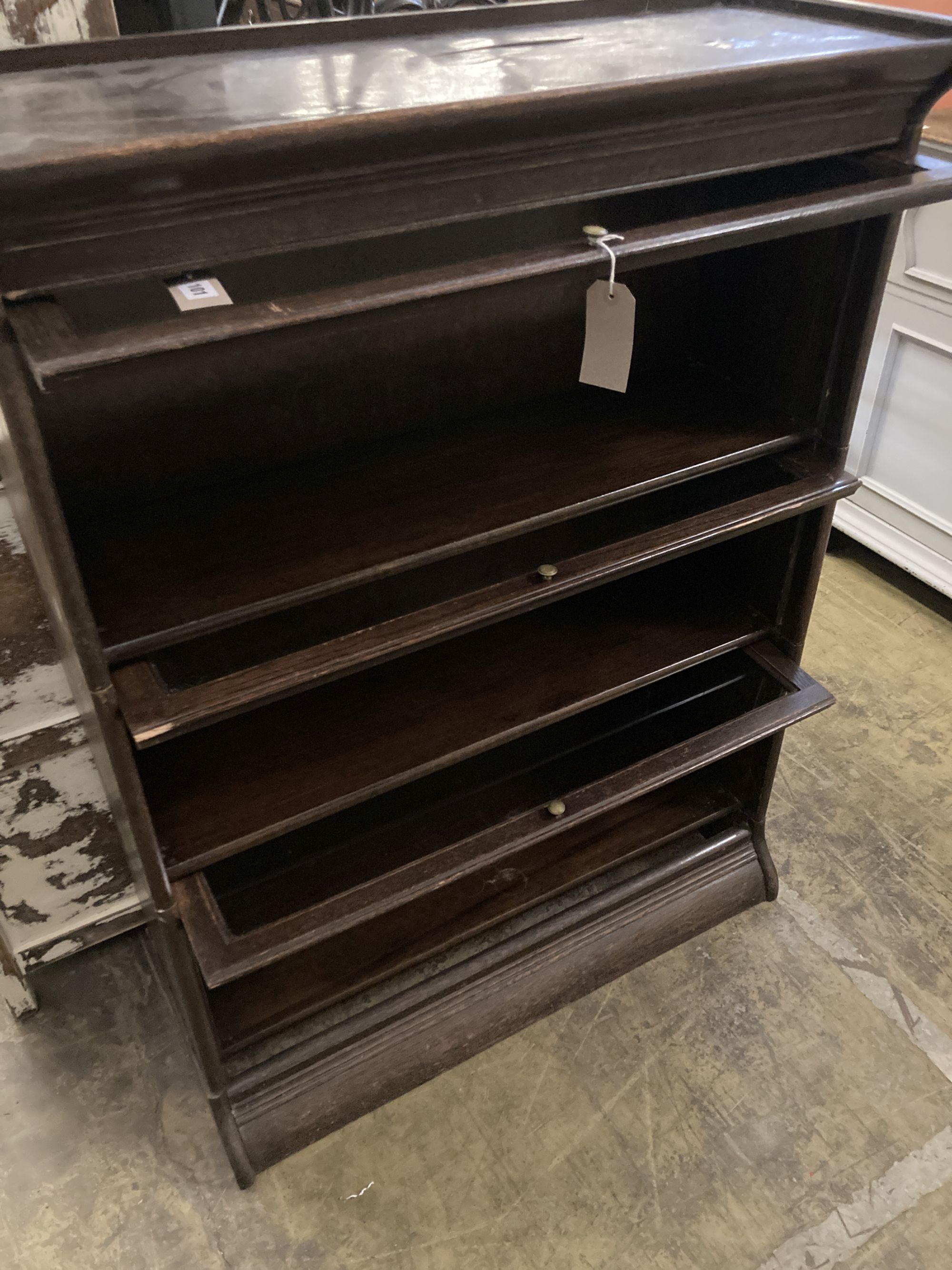 A Globe Wernicke-style oak 3-section bookcase, length 87cm, depth 33cm, height 117cm